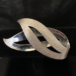 Vintage Sarah Coventry silver tone leaf brooch